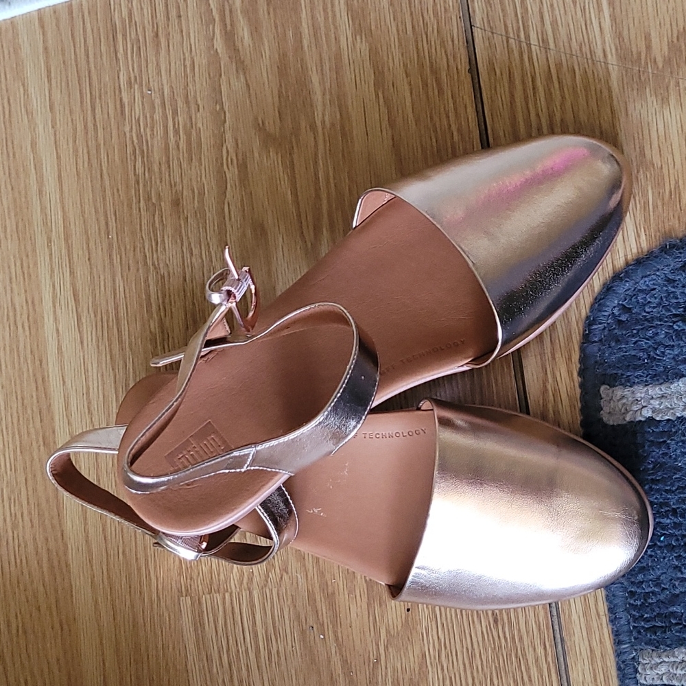 🆕 NWT fitflop Closed toe shoes